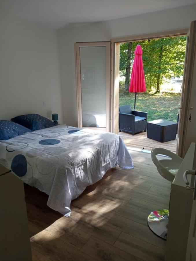 Chambre Au Calme Entouree Par La Nature. แซงต์-เลยอง-ซูร์-เวแซร์ ภายนอก รูปภาพ