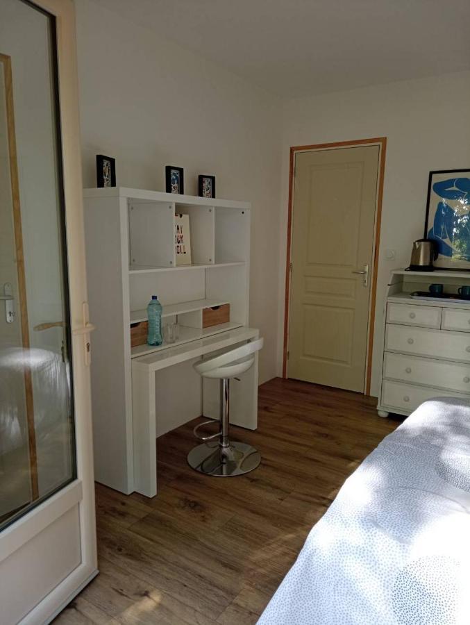 Chambre Au Calme Entouree Par La Nature. แซงต์-เลยอง-ซูร์-เวแซร์ ภายนอก รูปภาพ